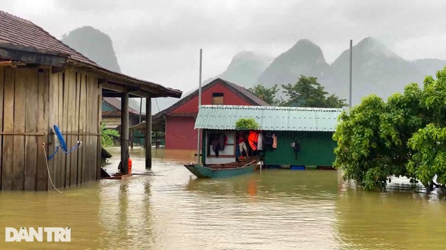 Readers Dan Tri Team Up To Build Houseboats In The Navel Flood Region Of Quang Binh - 8