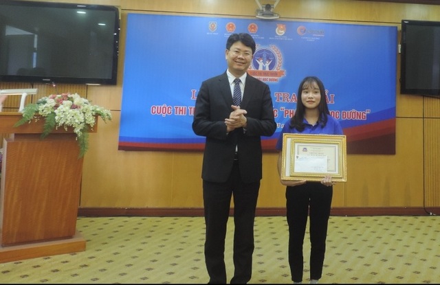 Nữ sinh Cao đẳng Y tế Huế giành giải Nhất cuộc thi Pháp luật học đường - 1 Nữ sinh Cao đẳng Y tế Huế giành giải Nhất cuộc thi Pháp luật học đường - 1