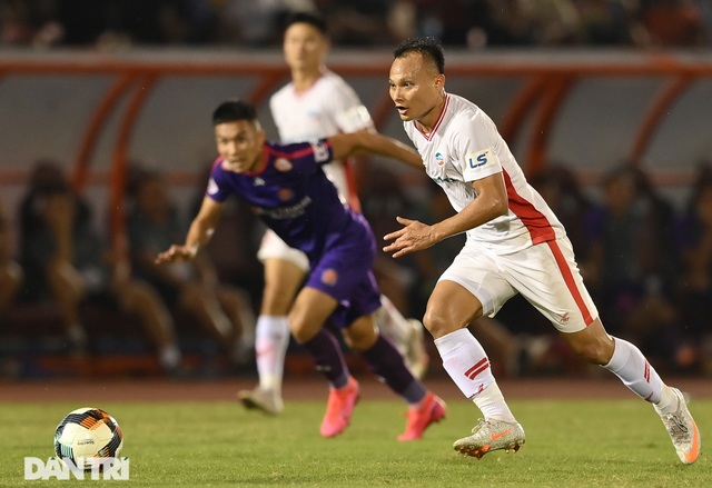 Trọng Hoàng 4 lần vô địch V-League với 3 đội bóng - 1 Trọng Hoàng 4 lần vô địch V-League với 3 đội bóng - 1