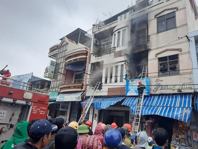 Two houses in a row caught fire in storm number 12-2