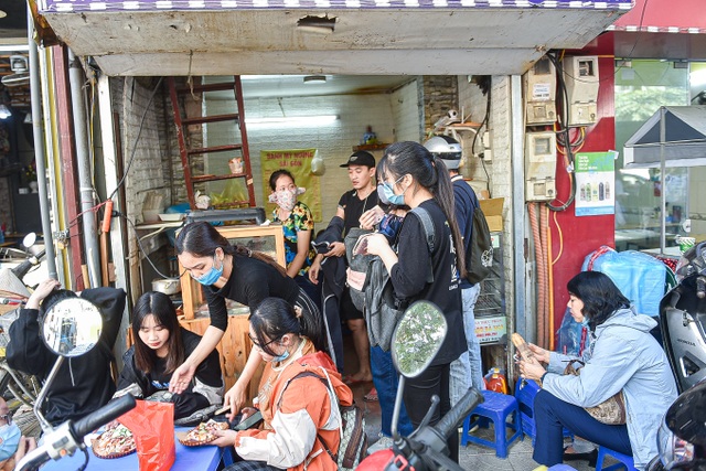 The secret of chili salt toast to help shop owners sell 500 pieces per day - 7