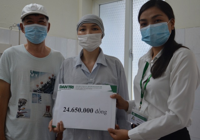 Nữ điều dưỡng mắc ung thư kép nghẹn ngào được bạn đọc tiếp tục giúp đỡ - 1 Nữ điều dưỡng mắc ung thư kép nghẹn ngào được bạn đọc tiếp tục giúp đỡ - 1