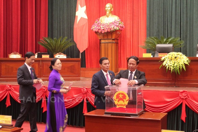 Hải Phòng miễn nhiệm, bầu mới nhiều nhân sự chủ chốt - 1 Hải Phòng miễn nhiệm, bầu mới nhiều nhân sự chủ chốt - 1
