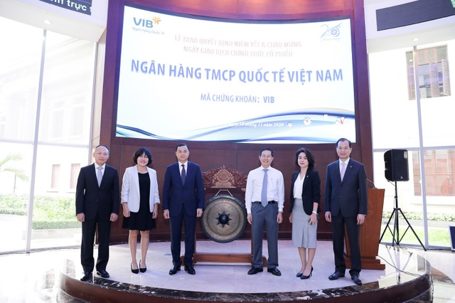 Gần 1 tỷ cổ phiếu VIB chính thức niêm yết trên sàn HoSE - 2 Gần 1 tỷ cổ phiếu VIB chính thức niêm yết trên sàn HoSE - 2