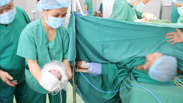 Chạy đua với tử thần cứu mẹ con thai phụ bị ung thư - 3 Chạy đua với tử thần cứu mẹ con thai phụ bị ung thư - 3