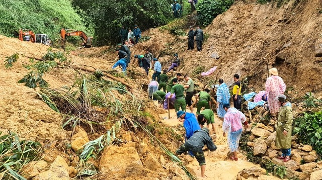 Tìm thấy một thi thể nạn nhân vụ sạt lở núi - 1 Tìm thấy một thi thể nạn nhân vụ sạt lở núi - 1