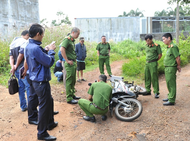 Nghi án tài xế xe ôm bị cướp đâm tử vong trong đêm - 1