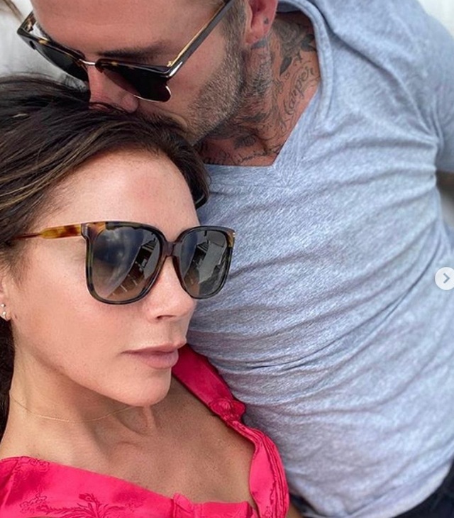 Victoria Beckham và lần hiếm hoi để lộ mặt mộc - 8 Victoria Beckham và lần hiếm hoi để lộ mặt mộc - 8