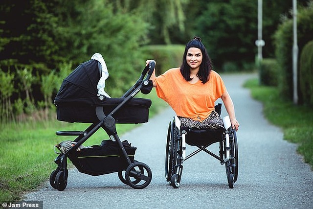 Cuộc sống gia đình viên mãn của người phụ nữ mất đi đôi chân ở tuổi 18 - 28 Cuộc sống gia đình viên mãn của người phụ nữ mất đi đôi chân ở tuổi 18 - 28