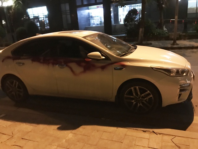 Xịt sơn hàng loạt ô tô, 3 bảo vệ chung cư khó ngờ hậu quả phải nhận! - 1 Xịt sơn hàng loạt ô tô, 3 bảo vệ chung cư khó ngờ hậu quả phải nhận! - 1
