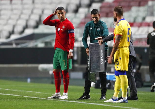 C.Ronaldo lập công, Bồ Đào Nha thắng tới “7 sao” - 2