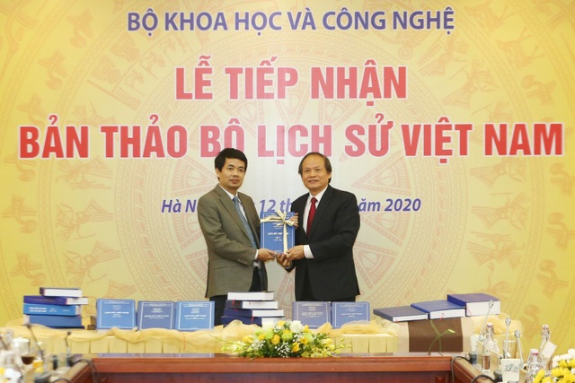 Bộ Khoa học và Công nghệ tiếp nhận bản thảo bộ Quốc sử Việt Nam - 4