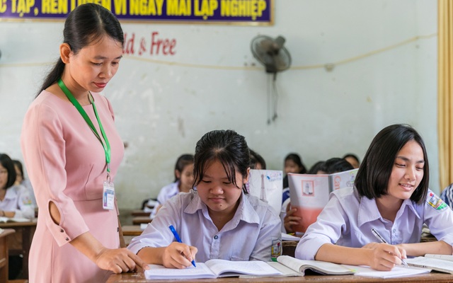 Nữ sinh trường huyện giành giải Nhất HSG ngữ văn với bài thi 14 trang giấy - 2 Nữ sinh trường huyện giành giải Nhất HSG ngữ văn với bài thi 14 trang giấy - 2