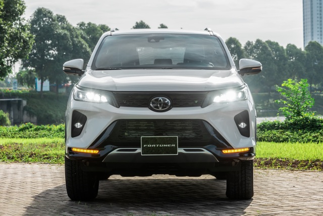 Fortuner 2020 dẫn đầu phân khúc SUV cỡ trung tháng 10 với hơn 1.100 xe bán ra, “đe nẹt” đối thủ - 1 Fortuner 2020 dẫn đầu phân khúc SUV cỡ trung tháng 10 với hơn 1.100 xe bán ra, “đe nẹt” đối thủ - 1