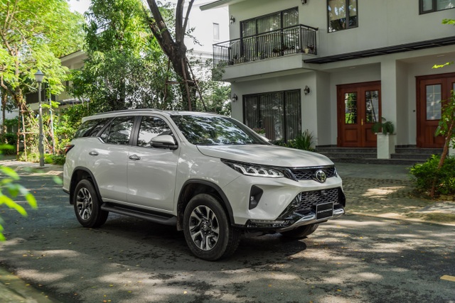 Fortuner 2020 dẫn đầu phân khúc SUV cỡ trung tháng 10 với hơn 1.100 xe bán ra, “đe nẹt” đối thủ - 3 Fortuner 2020 dẫn đầu phân khúc SUV cỡ trung tháng 10 với hơn 1.100 xe bán ra, “đe nẹt” đối thủ - 3