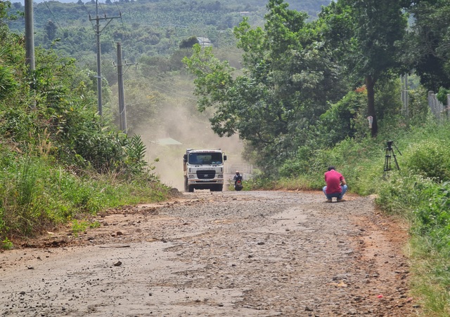 Ngán ngẩm cảnh đường vào khu di tích quốc gia bị cày nát tại Đắk Nông - 4