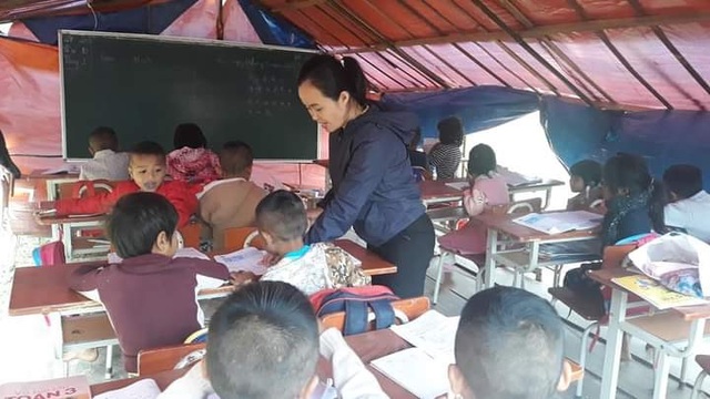 Chùm ảnh: Gian nan lớp học dựng bằng lán tạm sau lũ giữa rừng Trường Sơn - 6 Chùm ảnh: Gian nan lớp học dựng bằng lán tạm sau lũ giữa rừng Trường Sơn - 6