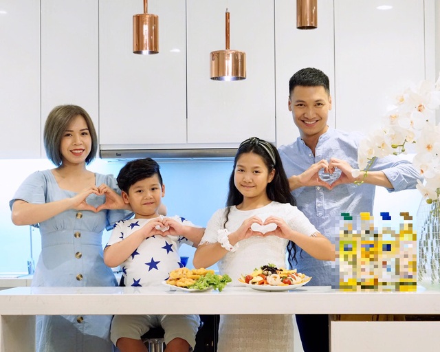 Mạnh Trường: “Tôi đi chơi đến 3 giờ sáng, vợ vẫn không một lời phàn nàn” - 3 Mạnh Trường: “Tôi đi chơi đến 3 giờ sáng, vợ vẫn không một lời phàn nàn” - 3