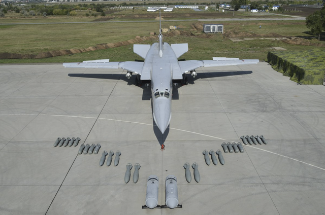 Nga khoe dàn vũ khí “khủng” trên bộ 3 máy bay ném bom chiến lược - 3