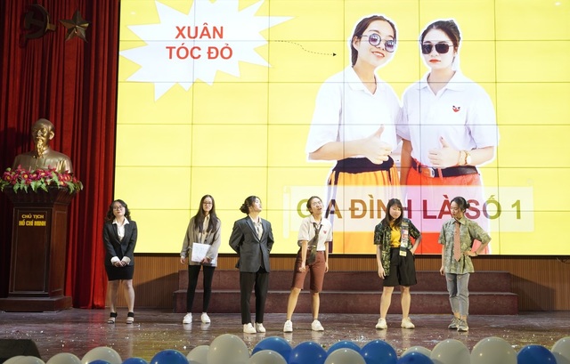 Sinh viên đưa chị Dậu thời @ vào thi Giám đốc tài chính tương lai - 3 Sinh viên đưa chị Dậu thời @ vào thi Giám đốc tài chính tương lai - 3