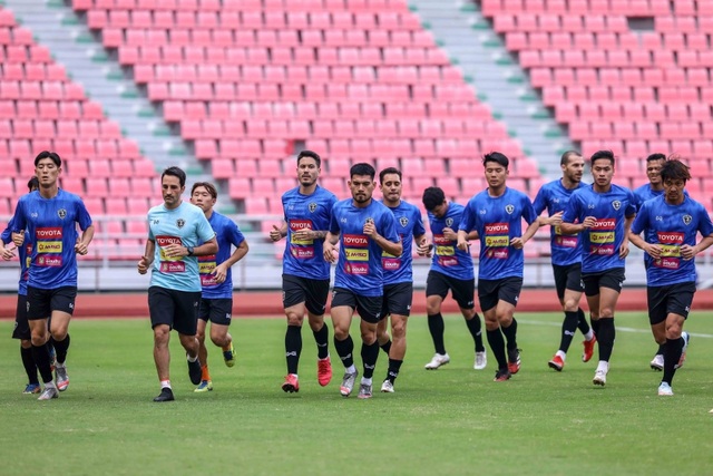Tuyển Thái Lan chuẩn bị nghiêm túc cho trận gặp đội Thai-League All Stars - 11 Tuyển Thái Lan chuẩn bị nghiêm túc cho trận gặp đội Thai-League All Stars - 11