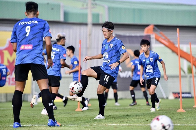 Tuyển Thái Lan chuẩn bị nghiêm túc cho trận gặp đội Thai-League All Stars - 6 Tuyển Thái Lan chuẩn bị nghiêm túc cho trận gặp đội Thai-League All Stars - 6