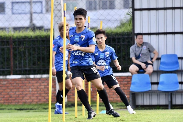 Tuyển Thái Lan chuẩn bị nghiêm túc cho trận gặp đội Thai-League All Stars - 8 Tuyển Thái Lan chuẩn bị nghiêm túc cho trận gặp đội Thai-League All Stars - 8
