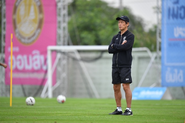 Tuyển Thái Lan chuẩn bị nghiêm túc cho trận gặp đội Thai-League All Stars - 4 Tuyển Thái Lan chuẩn bị nghiêm túc cho trận gặp đội Thai-League All Stars - 4