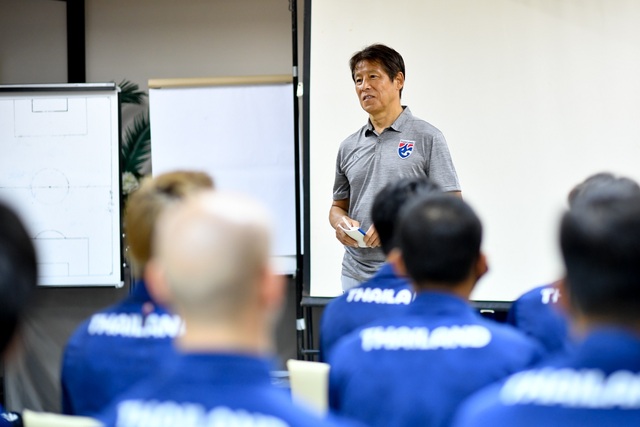Tuyển Thái Lan chuẩn bị nghiêm túc cho trận gặp đội Thai-League All Stars - 10 Tuyển Thái Lan chuẩn bị nghiêm túc cho trận gặp đội Thai-League All Stars - 10