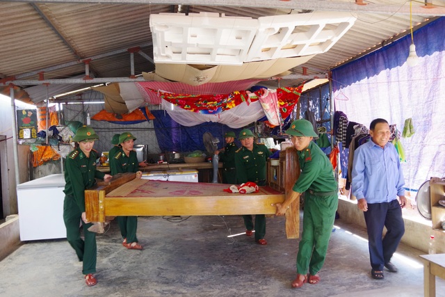 Khẩn trương giúp dân ứng phó cơn bão số 13 - 3 Khẩn trương giúp dân ứng phó cơn bão số 13 - 3