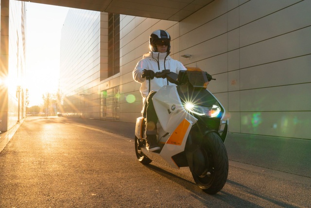 BMW CE04 - Cái nhìn mới về xe máy điện - 4 BMW CE04 - Cái nhìn mới về xe máy điện - 4