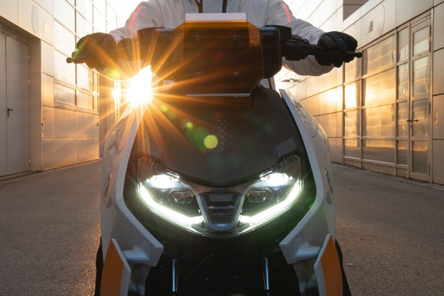 BMW CE04 - Cái nhìn mới về xe máy điện - 5 BMW CE04 - Cái nhìn mới về xe máy điện - 5
