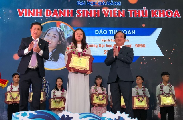 Đại học Đà Nẵng vinh danh thủ khoa 2020 - 1 Đại học Đà Nẵng vinh danh thủ khoa 2020 - 1
