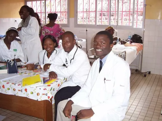 Hành trình từ nghèo đói tới Đại học Harvard của chàng trai Cameroon - 1 Hành trình từ nghèo đói tới Đại học Harvard của chàng trai Cameroon - 1