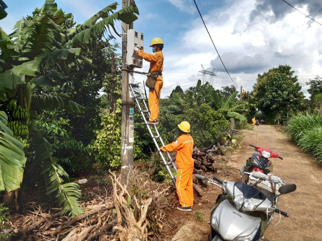 Hướng tới việc thanh toán tiền điện hoàn toàn không dùng tiền mặt - 2 Hướng tới việc thanh toán tiền điện hoàn toàn không dùng tiền mặt - 2