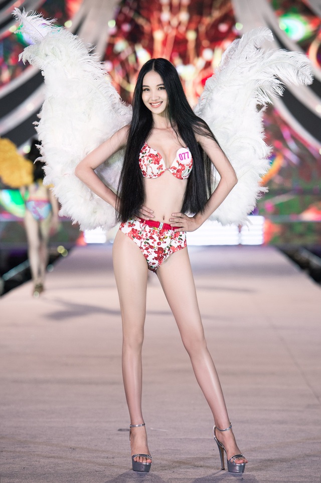Trần Tiểu Vy, Phương Nga và Thúy An cùng Top 35 trình diễn bikini nóng bỏng - 19