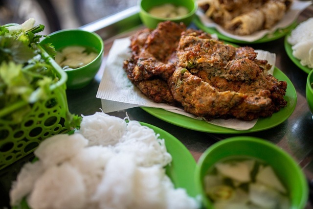 Đặc sản chả rươi độc lạ ở Việt Nam được báo nước ngoài khen hết lời - 1 Đặc sản chả rươi độc lạ ở Việt Nam được báo nước ngoài khen hết lời - 1