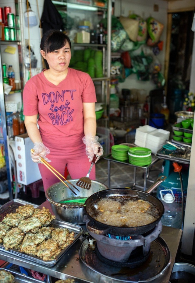 Đặc sản chả rươi độc lạ ở Việt Nam được báo nước ngoài khen hết lời - 4 Đặc sản chả rươi độc lạ ở Việt Nam được báo nước ngoài khen hết lời - 4