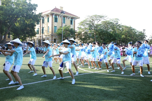 Học sinh Chu Văn An “hoán đổi” thú vị trong ngày hội thể thao - 1 Học sinh Chu Văn An “hoán đổi” thú vị trong ngày hội thể thao - 1