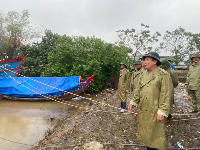 Người dân trên đảo Cồn Cỏ xuống hầm tránh trú bão - 6 Người dân trên đảo Cồn Cỏ xuống hầm tránh trú bão - 6