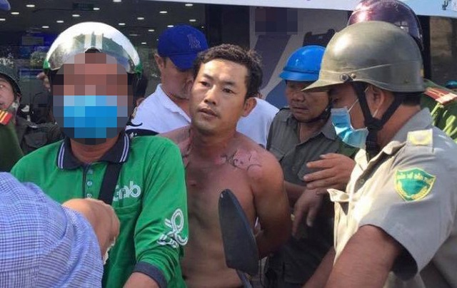 Nghi án nam thanh niên xông vào cướp ngân hàng ở Sài Gòn - 1