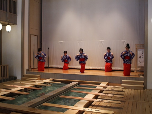 Nghệ thuật múa làm nguội nước tắm onsen ở Kusatsu - 5 Nghệ thuật múa làm nguội nước tắm onsen ở Kusatsu - 5