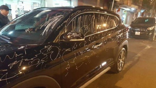 Đỗ xe bị xịt sơn, dán giấy: Từ văn hóa tiện đến sự bất cập trong quy hoạch - 2 Đỗ xe bị xịt sơn, dán giấy: Từ văn hóa tiện đến sự bất cập trong quy hoạch - 2
