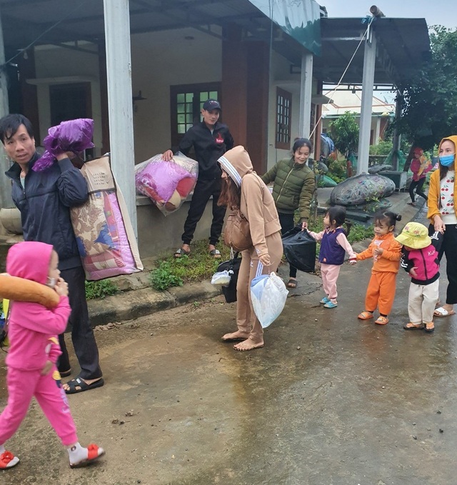 Người dân trên đảo Cồn Cỏ xuống hầm tránh trú bão - 8 Người dân trên đảo Cồn Cỏ xuống hầm tránh trú bão - 8