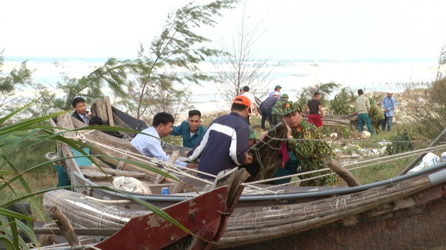 Vùng ven biển đã có gió to, người dân cấp tập chống bão - 8 Vùng ven biển đã có gió to, người dân cấp tập chống bão - 8