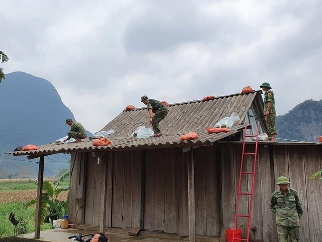 Người dân trên đảo Cồn Cỏ xuống hầm tránh trú bão - 11 Người dân trên đảo Cồn Cỏ xuống hầm tránh trú bão - 11