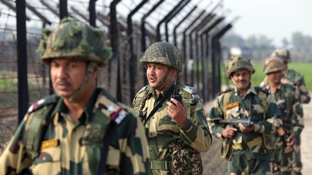 Ấn Độ - Pakistan giao tranh đẫm máu, ít nhất 15 người chết - 1 Ấn Độ - Pakistan giao tranh đẫm máu, ít nhất 15 người chết - 1