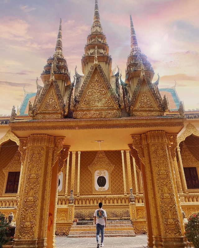 The "gilded" pagoda has the largest outdoor reclining Buddha statue in Vietnam - 6