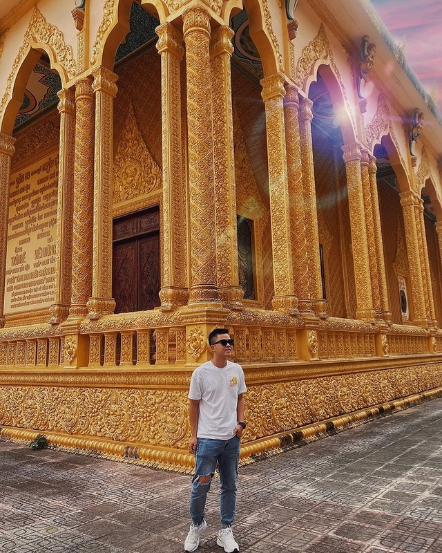 The "gilded" pagoda has the largest outdoor reclining Buddha statue in Vietnam - 7