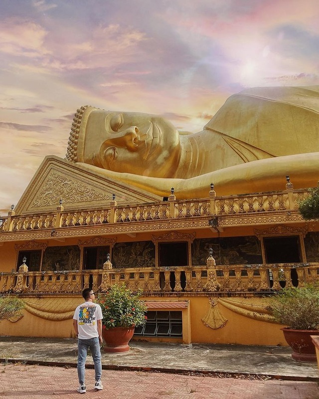 The "gilded" pagoda has the largest outdoor reclining Buddha statue in Vietnam - 8